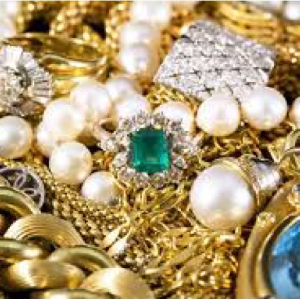 Huge Estate Sale~4 LBs pounds jewelry lot gold silver pearls, rhinestones signed